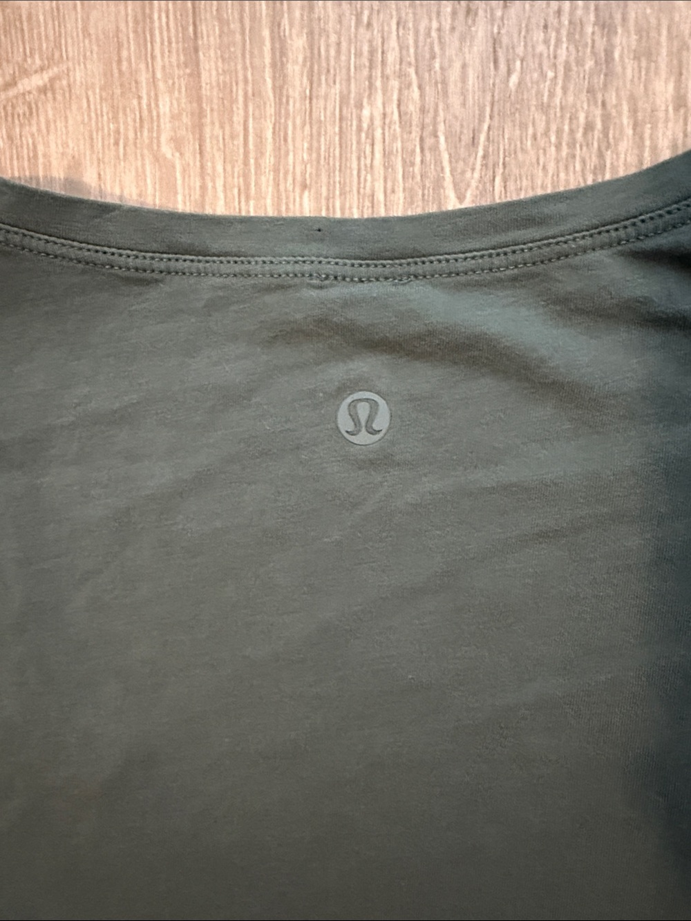 Lululemon 6 Knot Gonna Fly Short Sleeve Olive Green V-Neck Tie Front Shirt Top - Picture 7 of 7